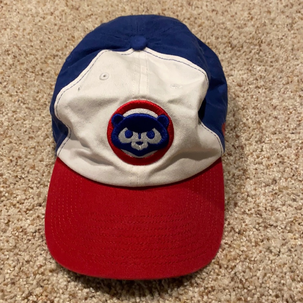 Adjustable back Cubs baseball cap
